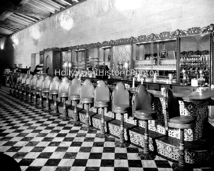 Pig N Whistle Cafe 1928 6714 Hollywood Blvd.jpg